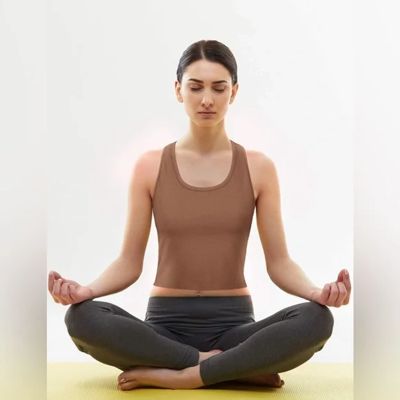 4 Pieces Basic Crop Tank Tops Sleeveless Racerback Crop Sport Top for Women - Picture 6 of 7